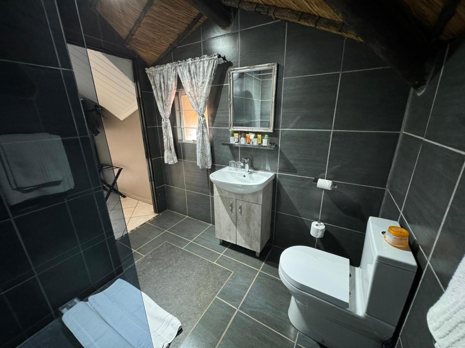 Echo Mountain Inn (Adults Only) Тхабазімбі Номер фото